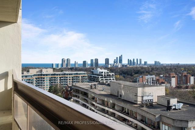 1512 - 100 Quebec Ave, Condo with 3 bedrooms, 2 bathrooms and 2 parking in Toronto ON | Image 21