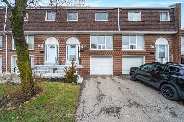 9 - 2380 Bromsgrove Rd, Townhouse with 3 bedrooms, 2 bathrooms and 2 parking in Mississauga ON | Image 1