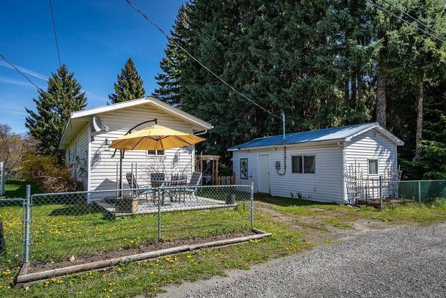235 B Avenue, House detached with 2 bedrooms, 2 bathrooms and null parking in Central Kootenay D BC | Image 44