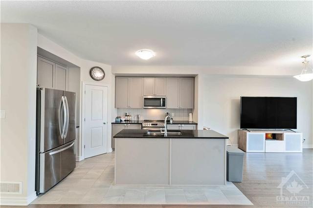 756 Dearborn Private, Townhouse with 3 bedrooms, 4 bathrooms and 2 parking in Ottawa ON | Image 6