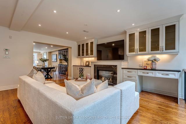 5 Bessborough Dr, House detached with 4 bedrooms, 4 bathrooms and 2 parking in Toronto ON | Image 8