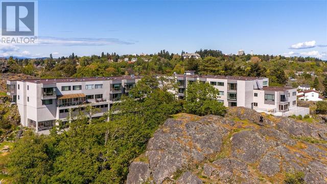 504 - 1433 Faircliff Lane, Condo with 2 bedrooms, 1 bathrooms and 1 parking in Victoria BC | Image 1