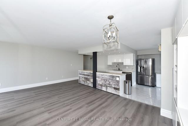 1612 - 350 Webb Dr, Condo with 2 bedrooms, 2 bathrooms and 2 parking in Mississauga ON | Image 3