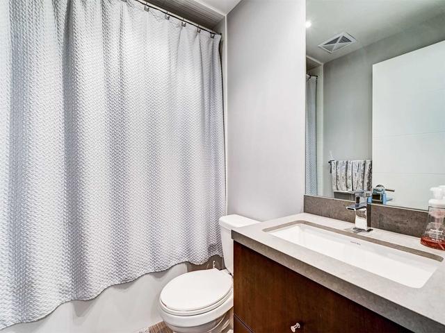 821 - 525 Adelaide St W, Condo with 2 bedrooms, 2 bathrooms and 1 parking in Toronto ON | Image 7