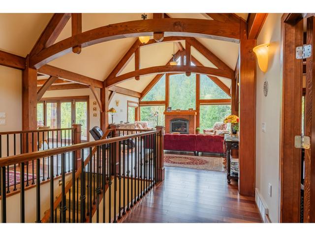 817 White Tail Drive, House detached with 4 bedrooms, 4 bathrooms and null parking in Rossland BC | Image 53