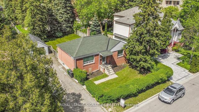 12 Verwood Ave, House detached with 3 bedrooms, 1 bathrooms and 7 parking in Toronto ON | Image 3