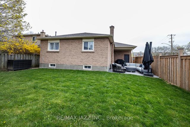 2 Regency Cres, House detached with 2 bedrooms, 3 bathrooms and 3 parking in Whitby ON | Image 25