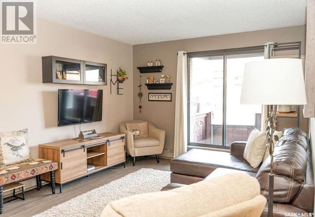 102 - 1120 9th Ave Ne, Condo with 1 bedrooms, 1 bathrooms and null parking in Swift Current SK | Image 2