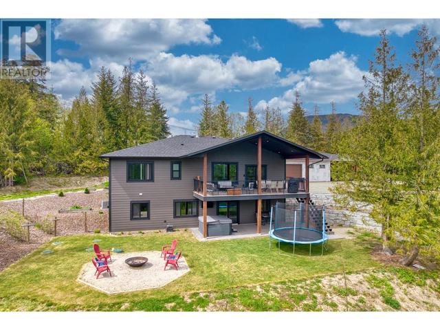 6600 Park Hill Rd Ne, House detached with 5 bedrooms, 3 bathrooms and 7 parking in Salmon Arm BC | Image 3