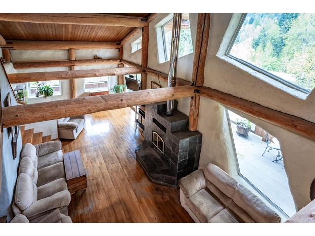 2026 Perrier Rd, House detached with 4 bedrooms, 4 bathrooms and null parking in Nelson BC | Image 35