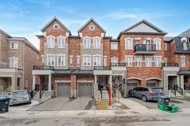 14 Hobart Gdns, House attached with 3 bedrooms, 3 bathrooms and 2 parking in Brampton ON | Image 1