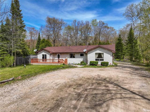 27 Hemlock Rd, House detached with 3 bedrooms, 2 bathrooms and 6 parking in South Bruce Peninsula ON | Image 1