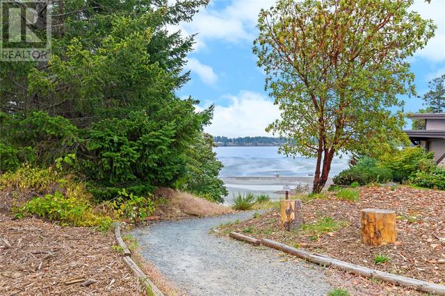 11 - 1175 Resort Dr, House attached with 2 bedrooms, 3 bathrooms and null parking in Parksville BC | Image 34