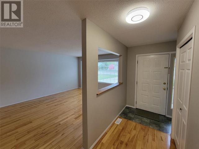 819 10th Ave, House detached with 3 bedrooms, 1 bathrooms and 5 parking in Keremeos BC | Image 11