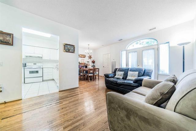 TH-2 - 5001 Finch Ave E, Townhouse with 3 bedrooms, 3 bathrooms and 1 parking in Toronto ON | Image 3