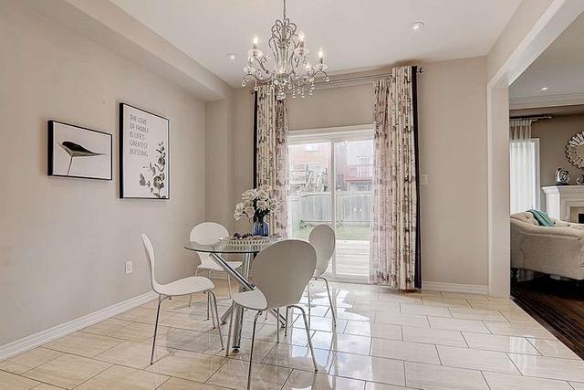 320 Oberfrick Ave, House detached with 4 bedrooms, 3 bathrooms and 4 parking in Vaughan ON | Image 3