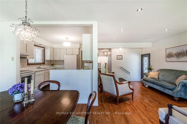 2 Bertram Dr, House detached with 3 bedrooms, 2 bathrooms and 4 parking in Hamilton ON | Image 4