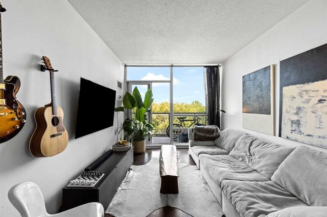 310 - 2240 Lake Shore Blvd W, Condo with 1 bedrooms, 1 bathrooms and 1 parking in Toronto ON | Image 2