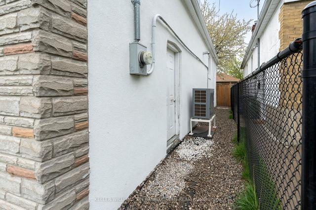 30 Buttonwood Ave, House detached with 2 bedrooms, 2 bathrooms and 1 parking in Toronto ON | Image 28