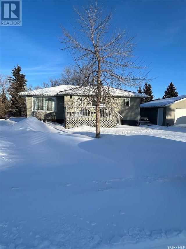310 3rd Ave Ne, House detached with 4 bedrooms, 2 bathrooms and null parking in Ituna SK | Image 1