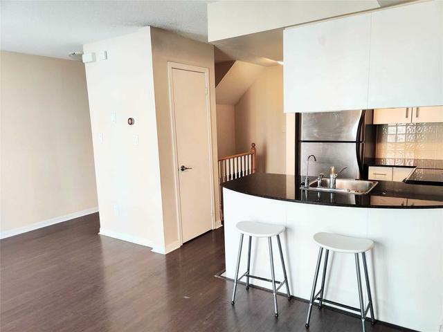 1523 - 26 Laidlaw St, Townhouse with 2 bedrooms, 2 bathrooms and 1 parking in Toronto ON | Image 4