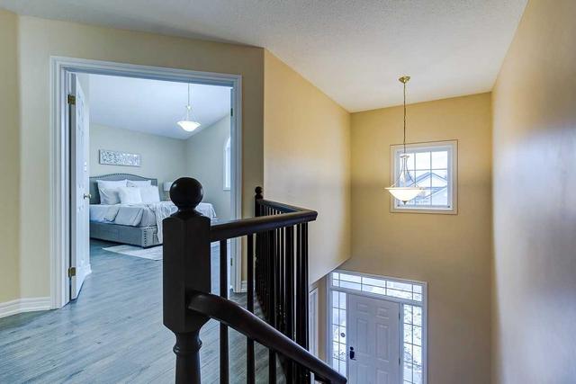 8308 Mcgarry Dr, House detached with 4 bedrooms, 3 bathrooms and 4 parking in Niagara Falls ON | Image 3