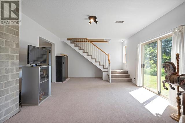 2120 Huddington Rd, House detached with 4 bedrooms, 2 bathrooms and 10 parking in Nanaimo A BC | Image 12