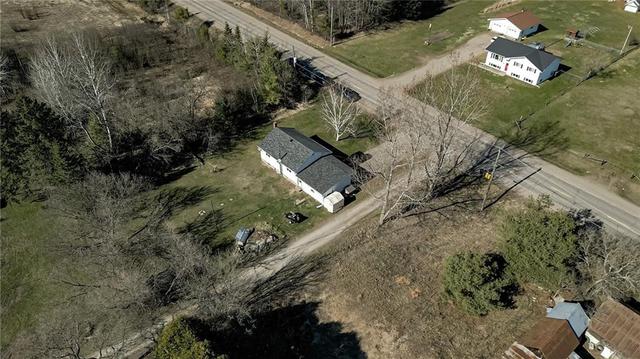 1731 Doran Rd, House detached with 2 bedrooms, 1 bathrooms and 6 parking in Laurentian Valley ON | Image 24