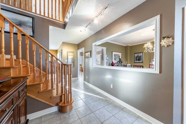 16 Ashton Dr, House detached with 4 bedrooms, 4 bathrooms and 4 parking in Vaughan ON | Image 3