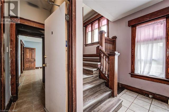 114 Erb St W, House other with 8 bedrooms, 3 bathrooms and 9 parking in Waterloo ON | Image 7