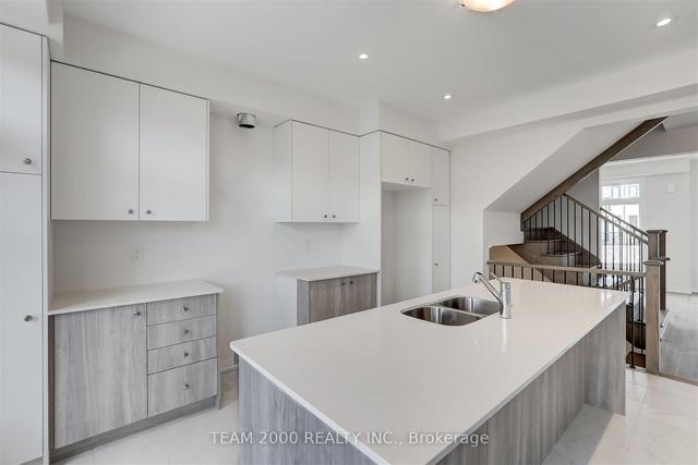 13 - 10 Freedom Cres, Townhouse with 3 bedrooms, 3 bathrooms and 2 parking in Hamilton ON | Image 6