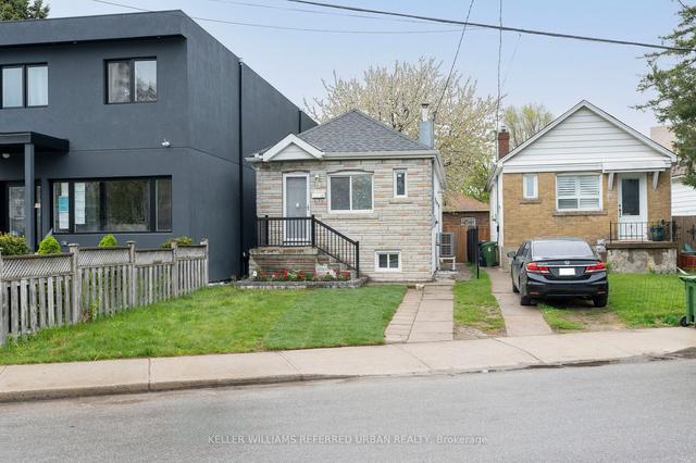30 Buttonwood Ave, House detached with 2 bedrooms, 2 bathrooms and 1 parking in Toronto ON | Image 12