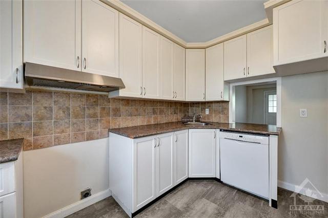 3169 Olympic Way, Townhouse with 3 bedrooms, 2 bathrooms and 1 parking in Ottawa ON | Image 11