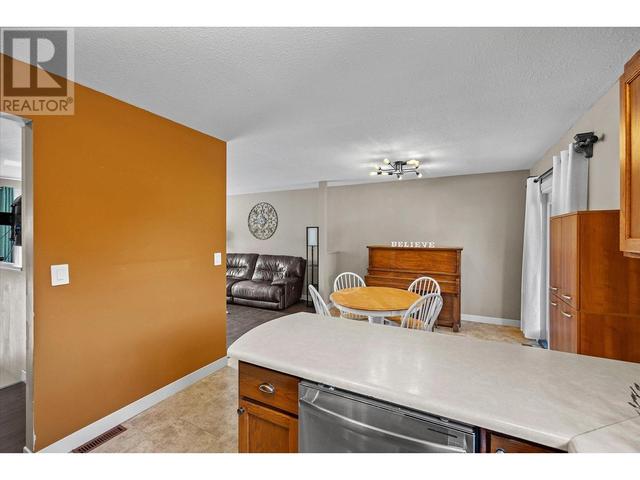 464 Mcphee St, House detached with 5 bedrooms, 2 bathrooms and 6 parking in Kelowna BC | Image 10