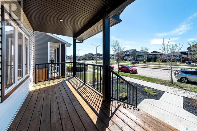 4018 33rd St W, House detached with 3 bedrooms, 3 bathrooms and null parking in Saskatoon SK | Image 2