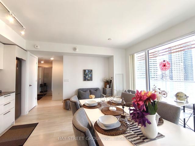 2008 - 18 Maitland Terr, Condo with 3 bedrooms, 2 bathrooms and 1 parking in Toronto ON | Image 5