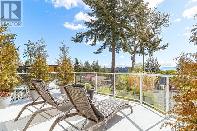 8518 Tribune Terr, House detached with 5 bedrooms, 3 bathrooms and 4 parking in North Saanich BC | Image 54