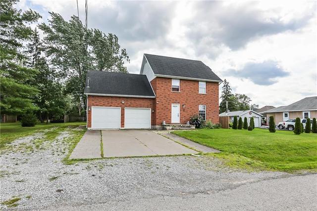 17 Melrose Avenue, House detached with 3 bedrooms, 2 bathrooms and 6 parking in Thorold ON | Image 1
