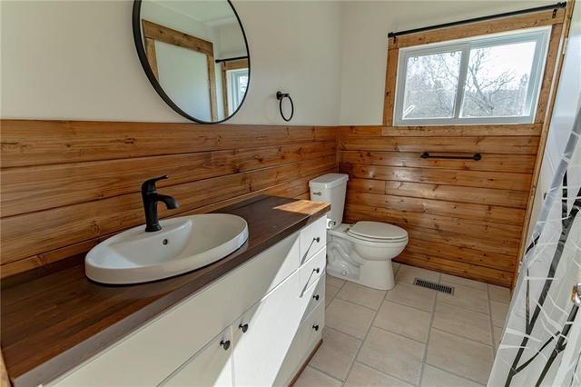 1731 Doran Rd, House detached with 2 bedrooms, 1 bathrooms and 6 parking in Laurentian Valley ON | Image 16