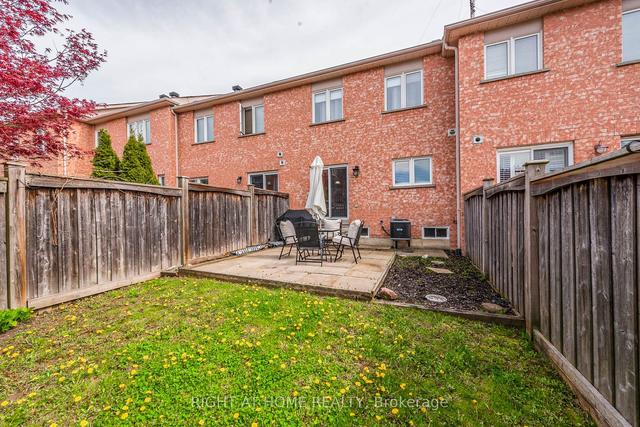 49 Oak Park Cres, House attached with 3 bedrooms, 3 bathrooms and 5 parking in Vaughan ON | Image 13
