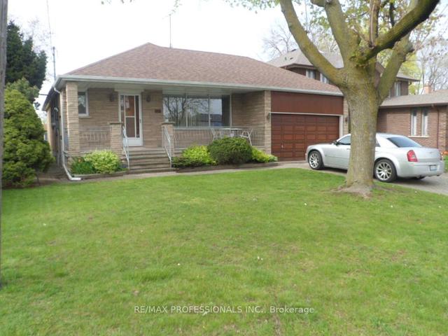 12 Athol Ave, House detached with 3 bedrooms, 2 bathrooms and 5 parking in Toronto ON | Image 1