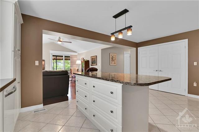1020 Teena Colleen Private, House detached with 3 bedrooms, 2 bathrooms and 4 parking in Ottawa ON | Image 12