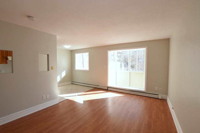 303 - 101 Queen St S, Condo with 1 bedrooms, 1 bathrooms and 1 parking in Hamilton ON | Image 4