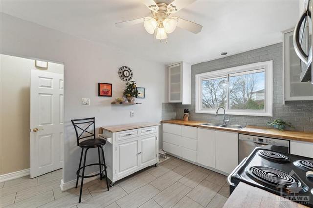 37 Young Rd, House detached with 3 bedrooms, 2 bathrooms and 8 parking in Ottawa ON | Image 9