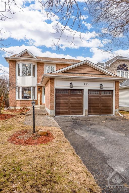 22 Fernbrook Pl, House detached with 3 bedrooms, 3 bathrooms and 6 parking in Ottawa ON | Image 1