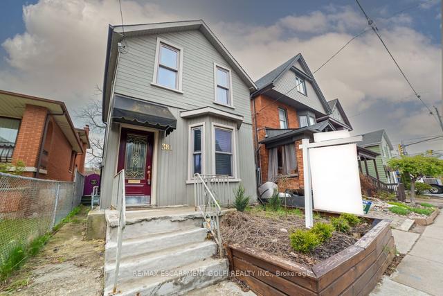 381 Herkimer St, House detached with 2 bedrooms, 1 bathrooms and 0 parking in Hamilton ON | Image 1