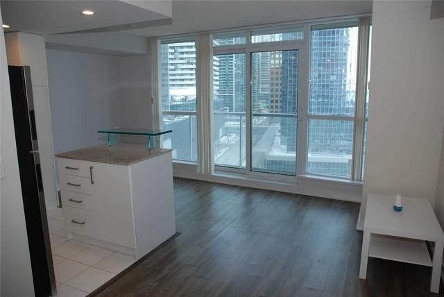 1204 - 8 York St, Condo with 1 bedrooms, 1 bathrooms and 0 parking in Toronto ON | Image 12