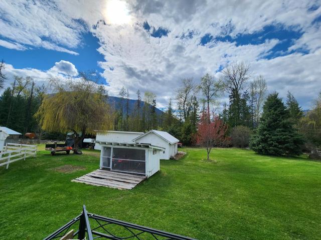 574 Mccormack Rd, House detached with 0 bedrooms, 0 bathrooms and null parking in Central Kootenay K BC | Image 19