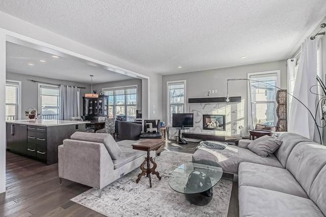 31 Elgin Meadows Road Se, House detached with 4 bedrooms, 3 bathrooms and 3 parking in Calgary AB | Image 3