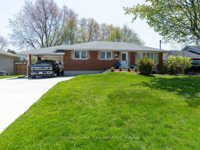 417 Rossmount Ave, House detached with 3 bedrooms, 3 bathrooms and 5 parking in Oshawa ON | Image 1